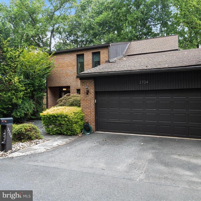 Building Photo - 3704 Oak Hill Way