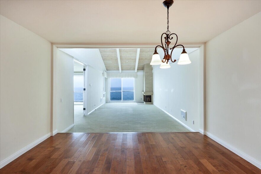 Building Photo - 575 Esplanade