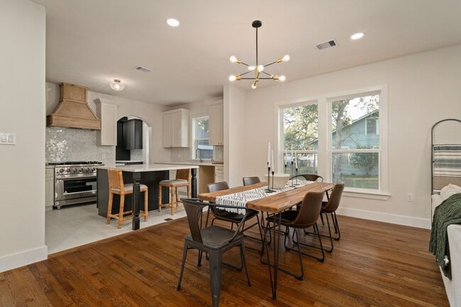 Building Photo - 918 Front St