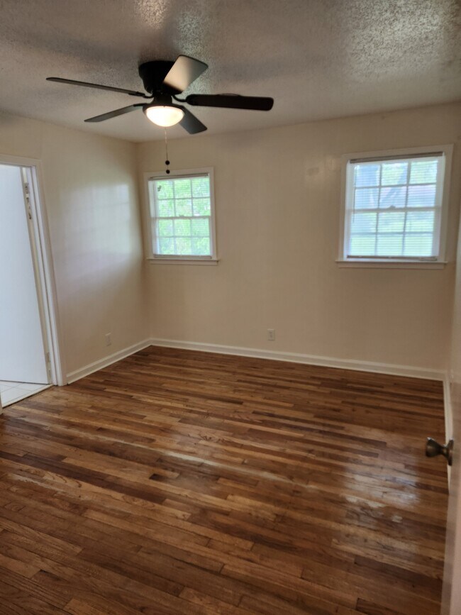 Building Photo - 1381 Biscayne Dr