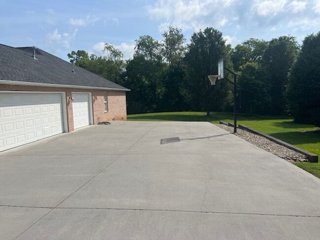 Building Photo - EXCEPTIONAL HOME