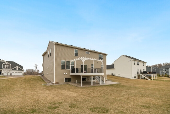 Building Photo - 657 Aster Rd