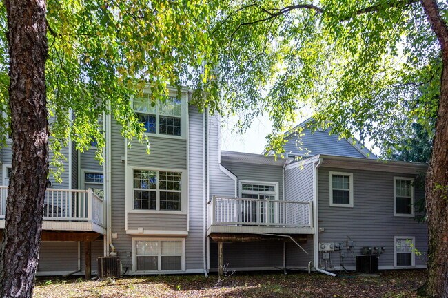 Building Photo - 1093 Fairways Blvd