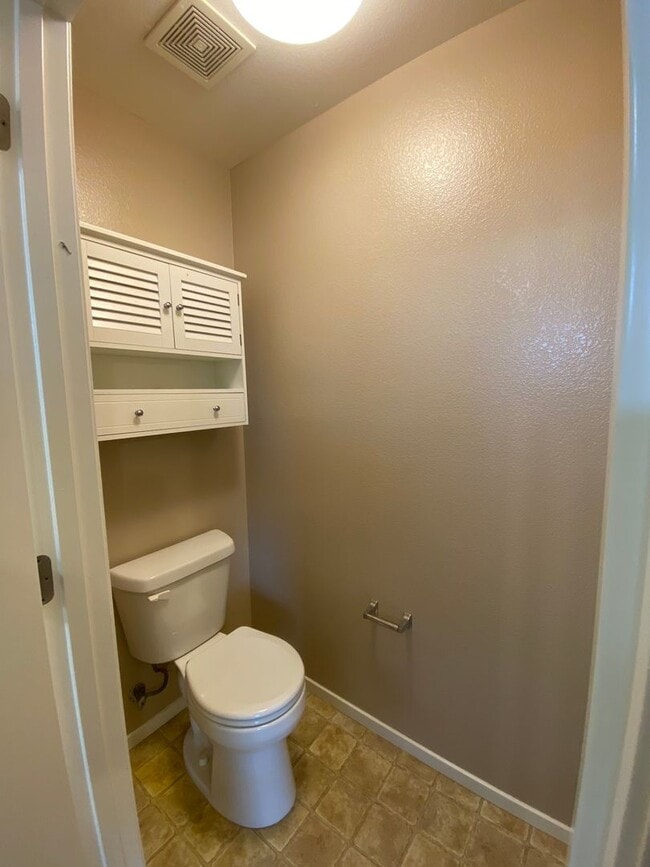 Building Photo - Spacious Two Story Home in SW Visalia comi...