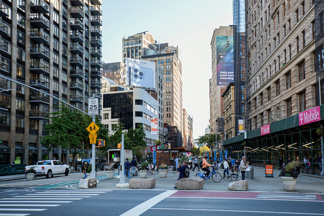 Building Photo - 120 W 23rd St