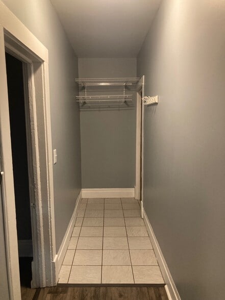 Entrance - Mudroom - 518 Walnut Ct