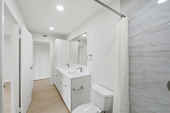 Building Photo - 670 Monaco Ct