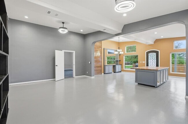 Building Photo - 17621 Stacey Ln