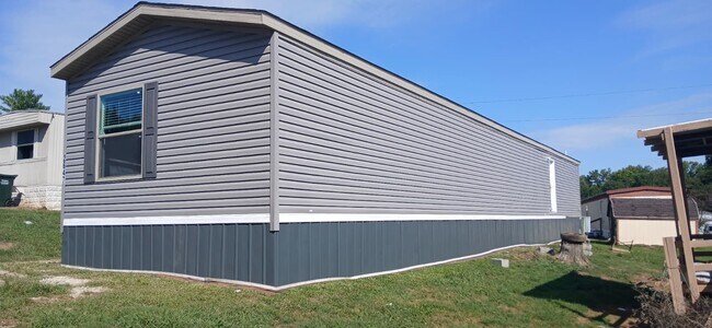 Primary Photo - 4 Evergreen Ct