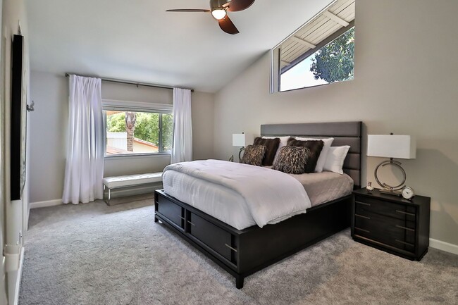 Building Photo - GORGEOUS REMODELED HOME WALKING DISTANCE T...