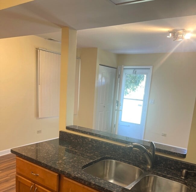 Building Photo - 683 Cleo Ct