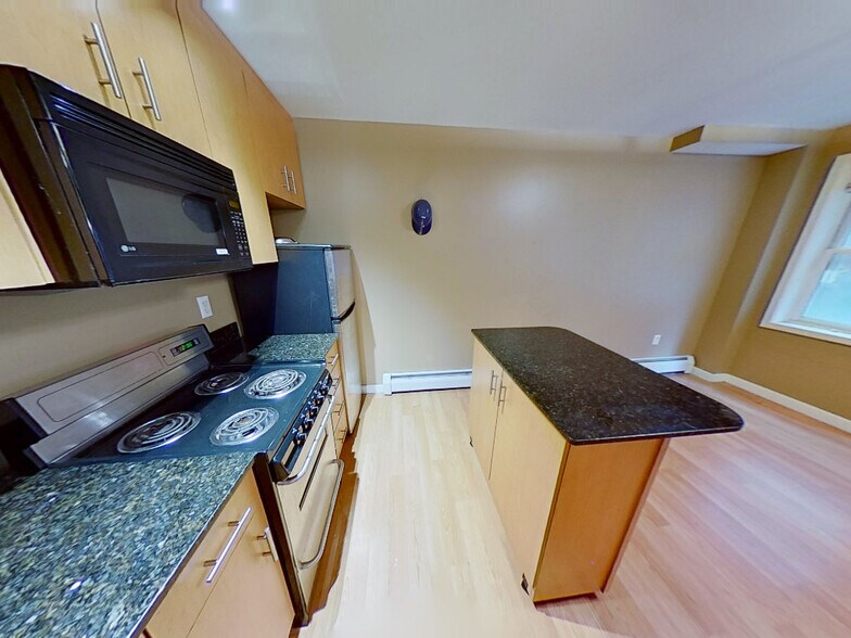 Building Photo - 461 Park Dr