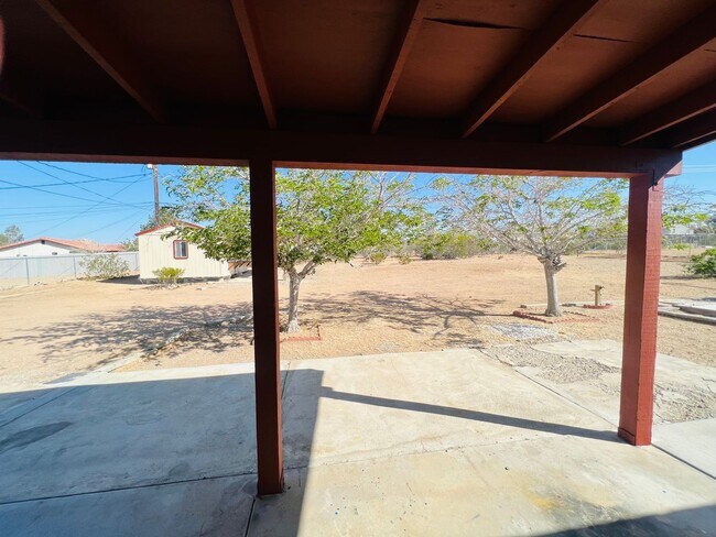 Building Photo - Apple Valley Desert Knolls
