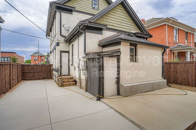 Building Photo - 3024 Stout St
