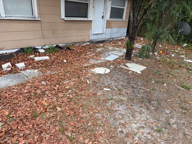 Building Photo - Remodeled 3/2 Childs Park Available Now ! Ask about move in specials!