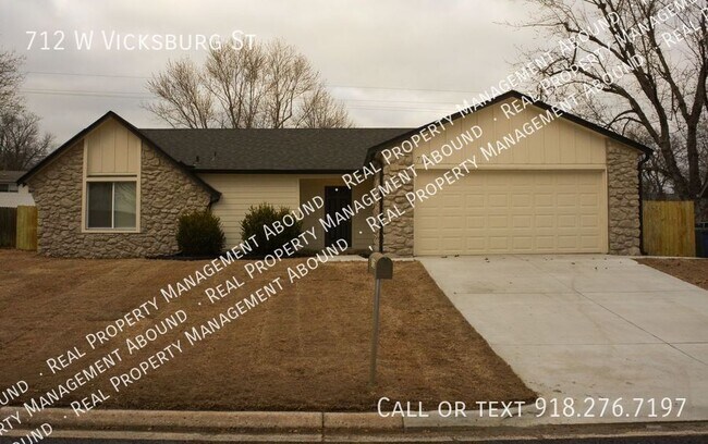 Building Photo - 712 W Vicksburg St