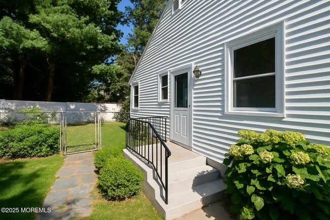 Building Photo - 361 Meadowbrook Ave