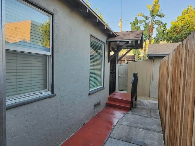 Building Photo - 233 W 10th St