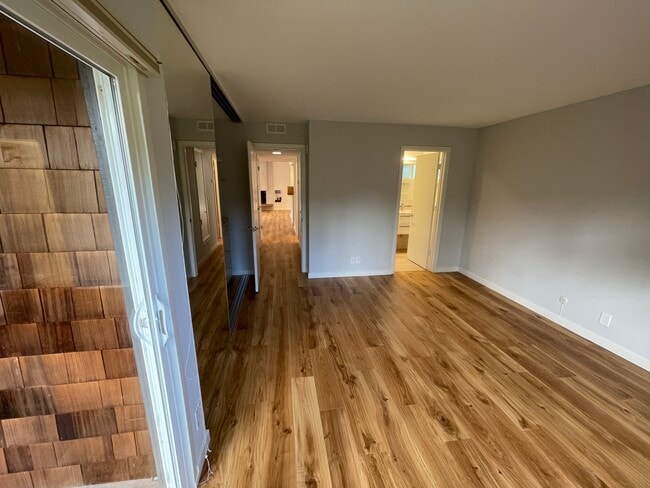 Building Photo - 36 Redwood Ave