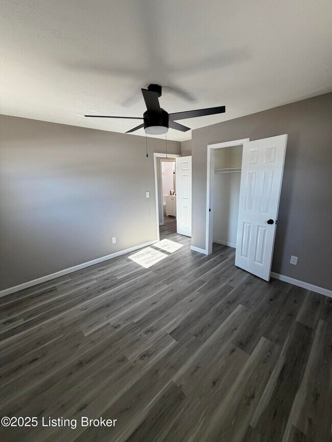 Building Photo - 5414 Bungalow Dr