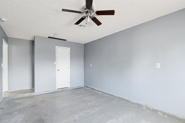 Building Photo - "Charming 3-Bedroom Home in El Paso with Spacious Living Areas – 1251 Sq Ft of Comfort!"