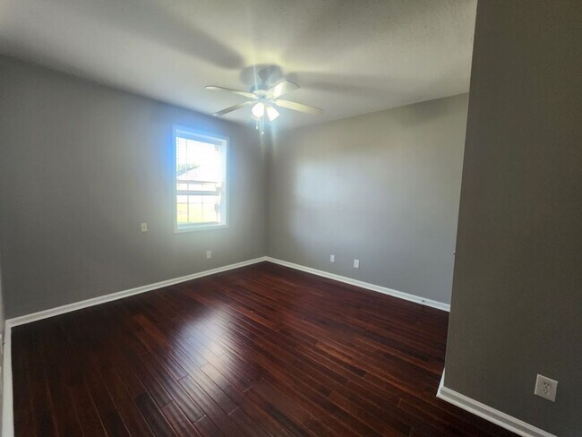 Building Photo - $2500 - 5 Bedrooms 3 Baths + Bonus Room