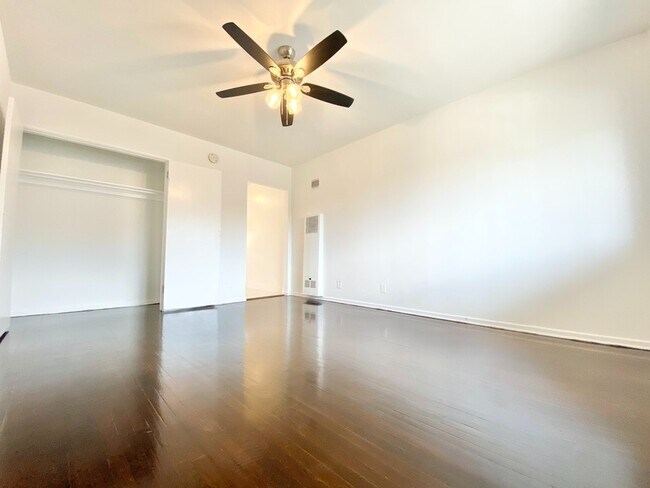 Building Photo - 917 N Hudson Ave