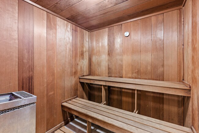 Building Photo - 5420 N Ocean Dr