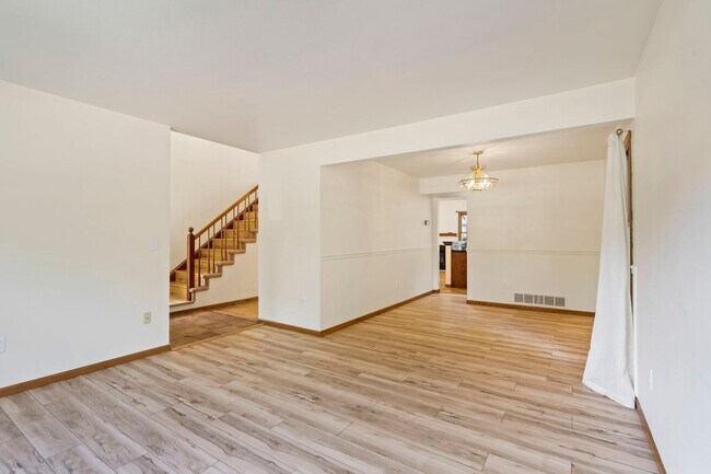 Building Photo - Spacious Home in a Great Location!