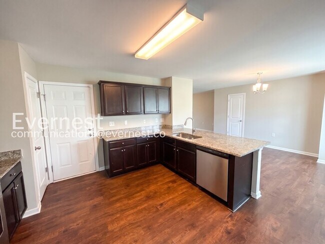 Building Photo - Limited Time Special Offer / 3 Bed, 2.5 Bath Home with Garage / Pet-Friendly / Vouchers Accepted ...