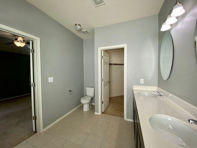 Building Photo - 466 Eagle Brook Ln