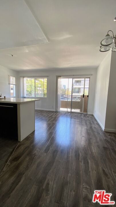Building Photo - 701 S Kingsley Dr