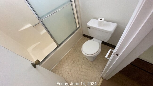 Building Photo - 2 Bed/1.5 Bath Updated Condo Near SMART/Hwy 101/Raleys Shopping Plaza/Washer-Dryer in Unit