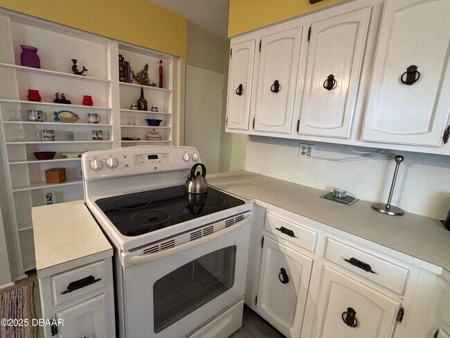 Building Photo - 528 Bostwick Ave