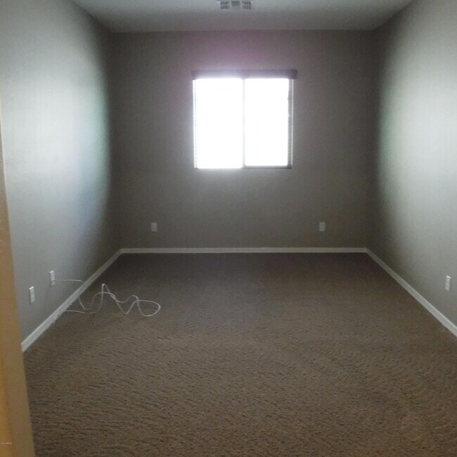 Building Photo - 3391 E Yellowstone Pl