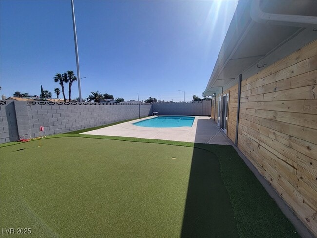 Building Photo - 5836 Corazon Dr