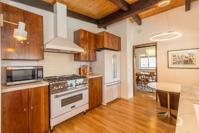 Building Photo - Spectacular Furnished 4 Bedroom/ 3 Bath Mid-Century Modern Retreat in Encinitas