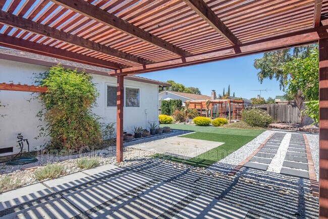 Building Photo - 2225 Mt Whitney Dr