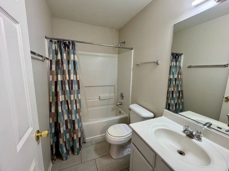 Building Photo - 11319 Maplewood Dr