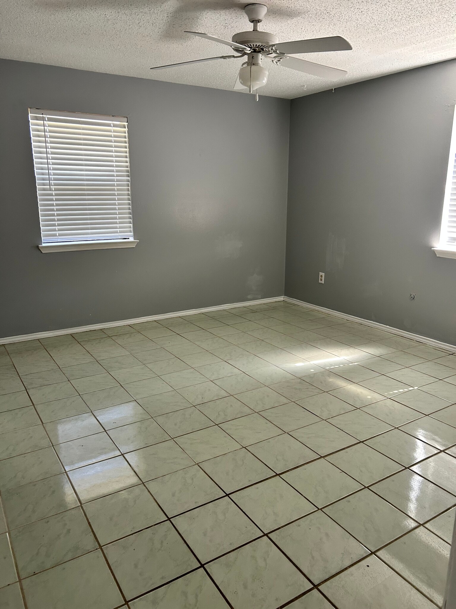 Building Photo - 215 Songbird Trl