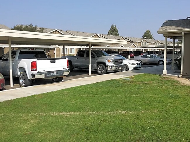 Building Photo - San Vicente Townhomes