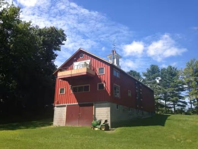 Building Photo - 249 Updike Rd