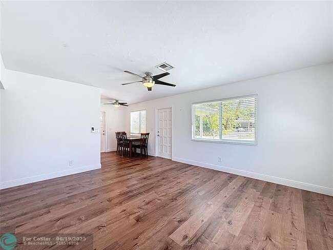 Building Photo - 50 NE 56th Ct