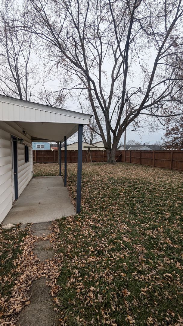 Building Photo - 3 Bedroom Rach & Fenced in Yard