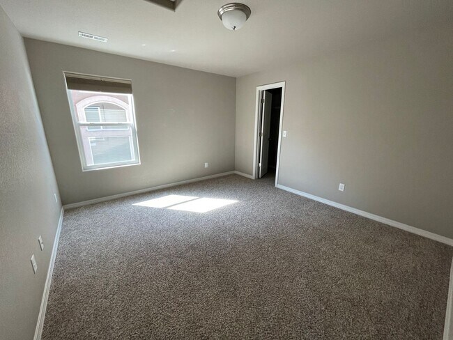 Building Photo - BEAUTIFUL HOME OFF BLACK FOREST & WOODMEN!!