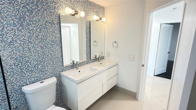 Building Photo - 3767 Oak Ridge Cir