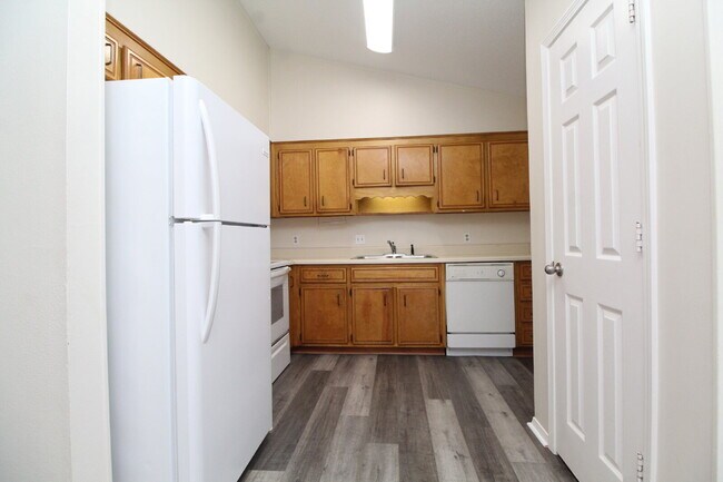 Building Photo - 3BR/2BA Home Near UWF with High Ceilings, Large Backyard Deck & Fully Fenced Yard