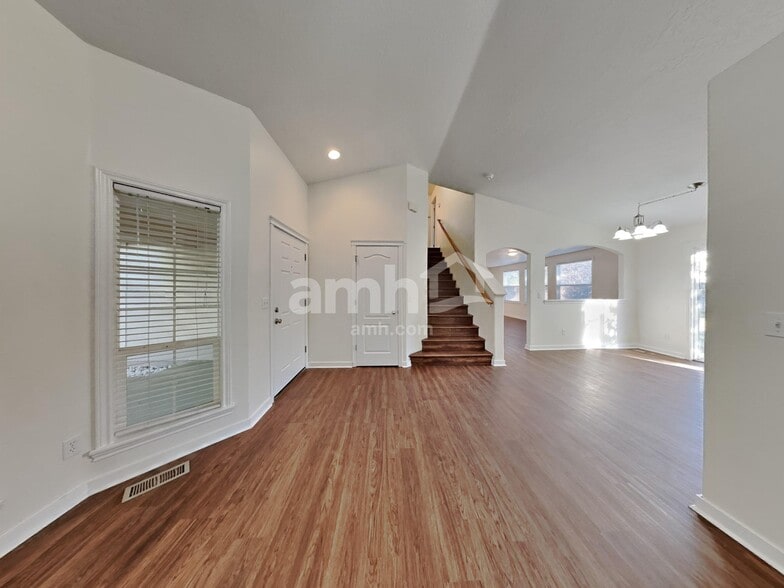 Building Photo - 1315 W Verbena Dr