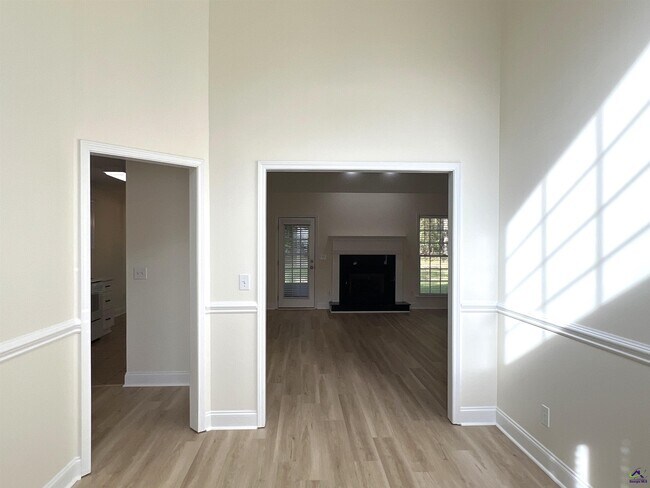 Building Photo - 134 Stone Brooke Dr