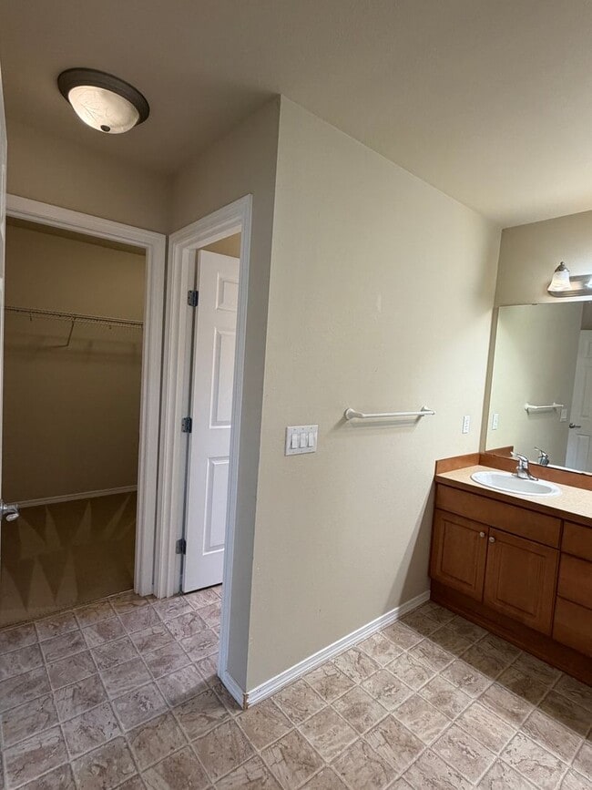 Building Photo - 7125 Axis St SE